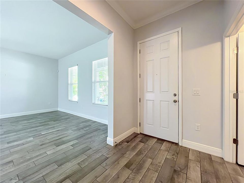 For Sale: $569,000 (3 beds, 2 baths, 2119 Square Feet)