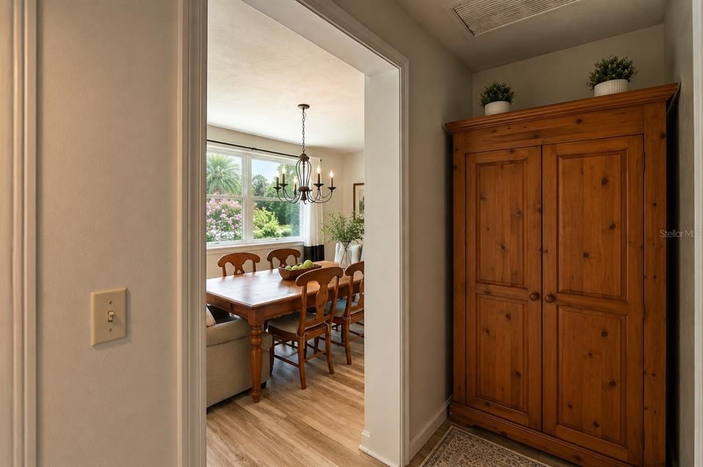 For Sale: $335,000 (3 beds, 2 baths, 1599 Square Feet)