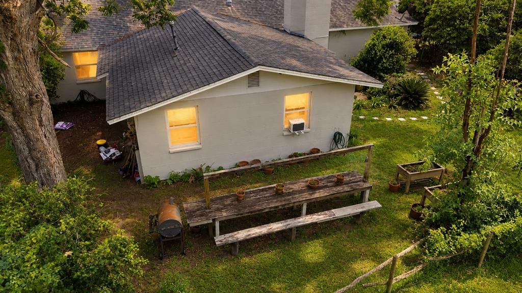 For Sale: $335,000 (3 beds, 2 baths, 1599 Square Feet)