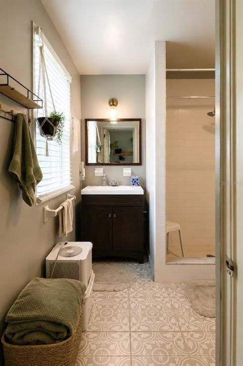 For Sale: $335,000 (3 beds, 2 baths, 1599 Square Feet)