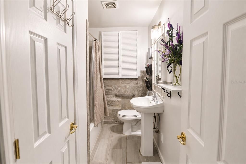 For Sale: $335,000 (3 beds, 2 baths, 1599 Square Feet)