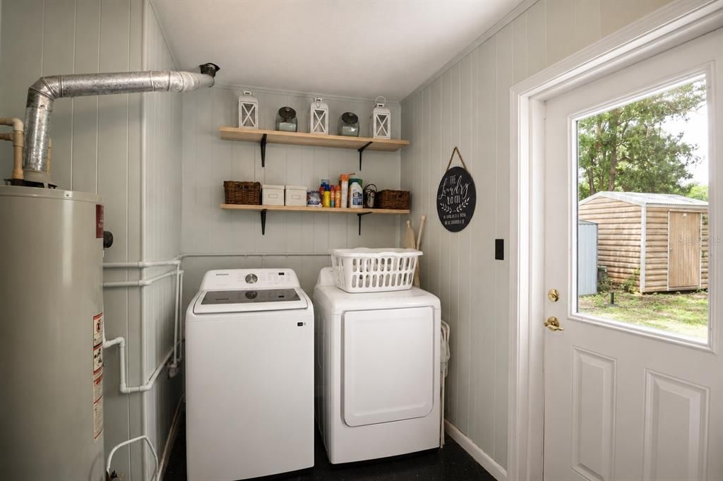 For Sale: $335,000 (3 beds, 2 baths, 1599 Square Feet)