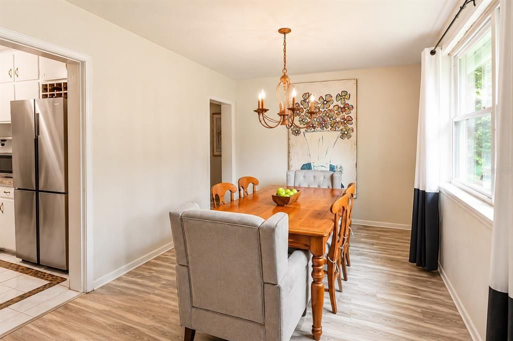 For Sale: $335,000 (3 beds, 2 baths, 1599 Square Feet)