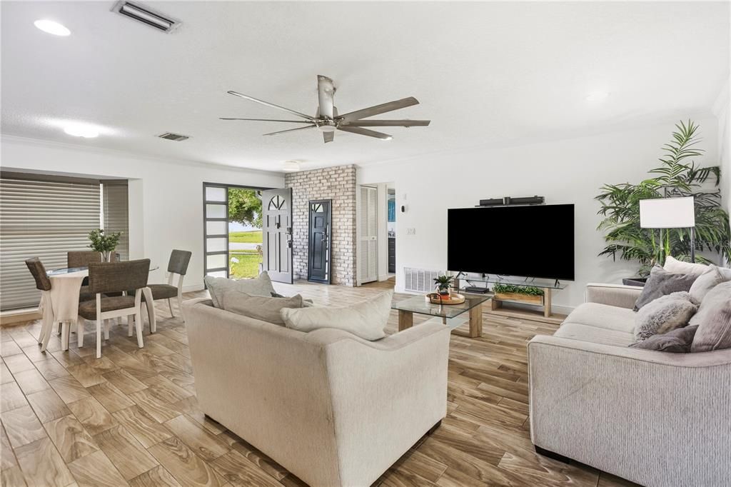 На продажу: $325,000 (4 спален, 2 ванн, 1507 Квадратных фут)