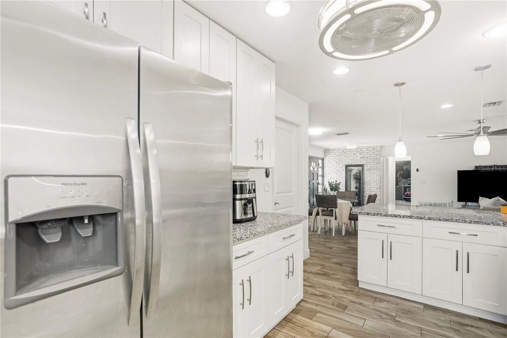 На продажу: $325,000 (4 спален, 2 ванн, 1507 Квадратных фут)