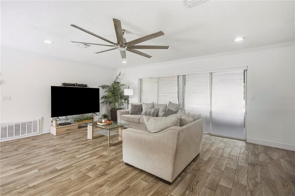 На продажу: $325,000 (4 спален, 2 ванн, 1507 Квадратных фут)
