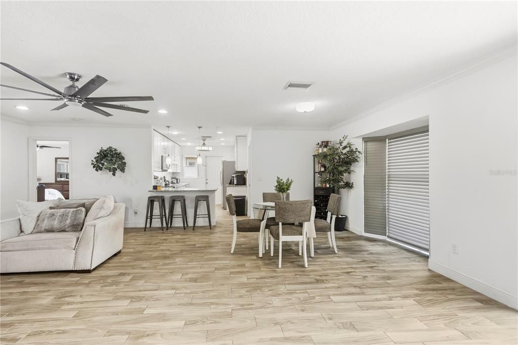 На продажу: $325,000 (4 спален, 2 ванн, 1507 Квадратных фут)