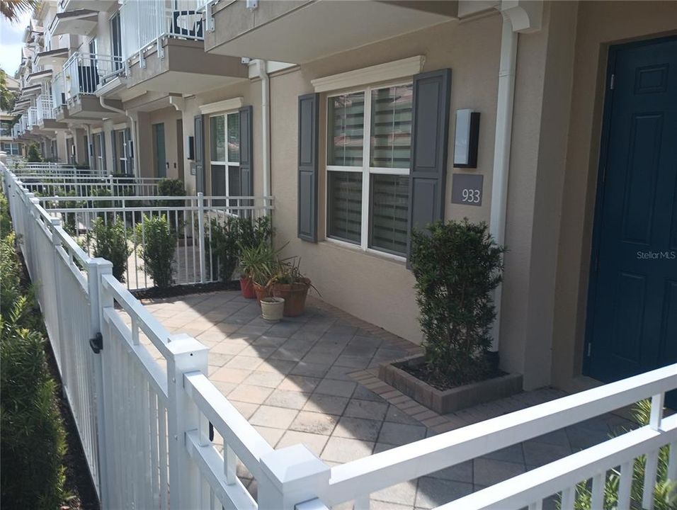 For Sale: $444,500 (3 beds, 3 baths, 1989 Square Feet)