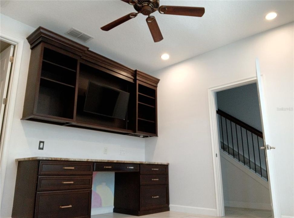 For Sale: $444,500 (3 beds, 3 baths, 1989 Square Feet)