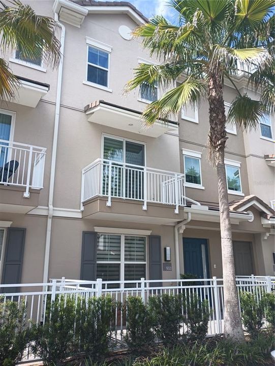 For Sale: $444,500 (3 beds, 3 baths, 1989 Square Feet)