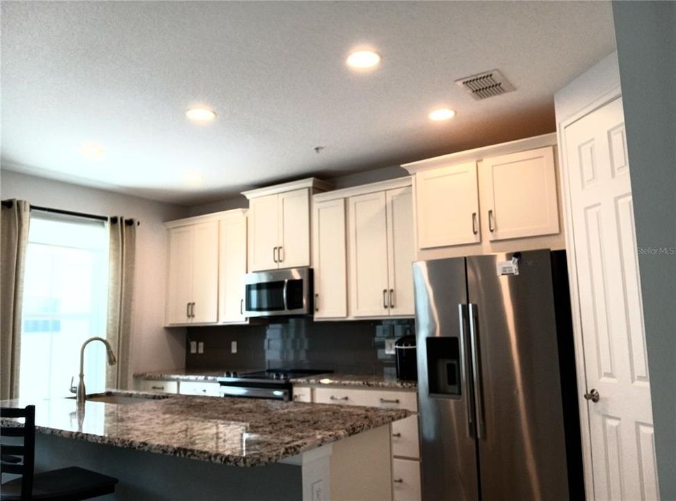 For Sale: $444,500 (3 beds, 3 baths, 1989 Square Feet)