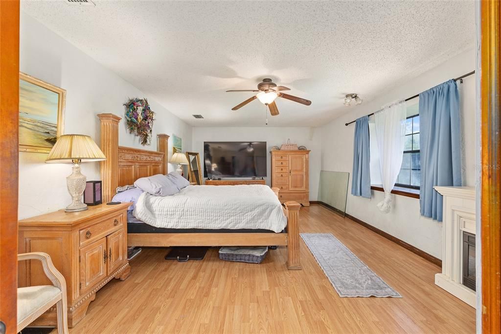 En Venta: $625,000 (5 camas, 2 baños, 2170 Pies cuadrados)
