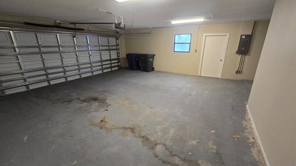 For Sale: $395,000 (3 beds, 2 baths, 2211 Square Feet)