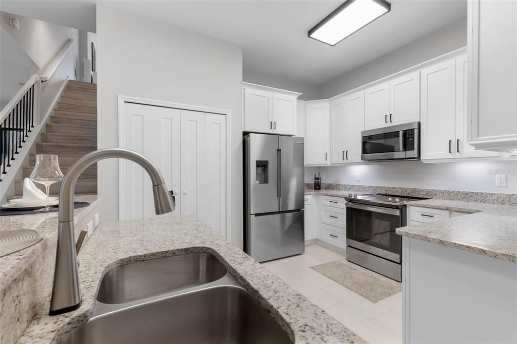 For Sale: $349,500 (2 beds, 3 baths, 1604 Square Feet)