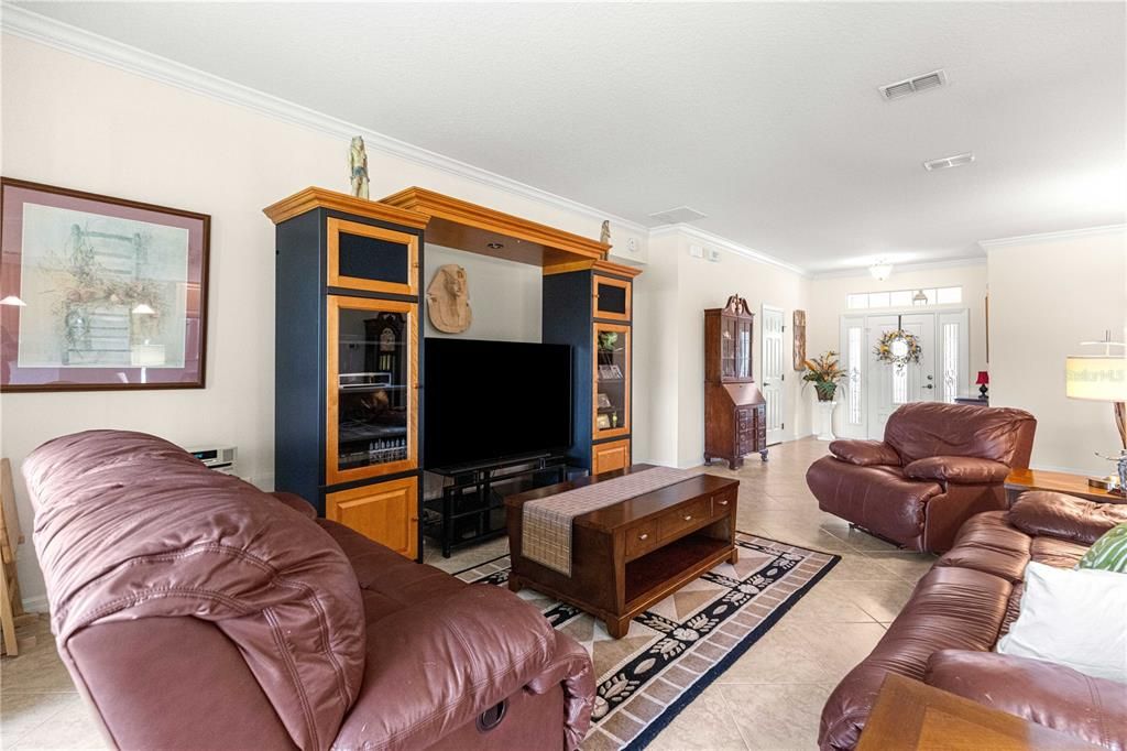 En Venta: $379,000 (3 camas, 2 baños, 1993 Pies cuadrados)