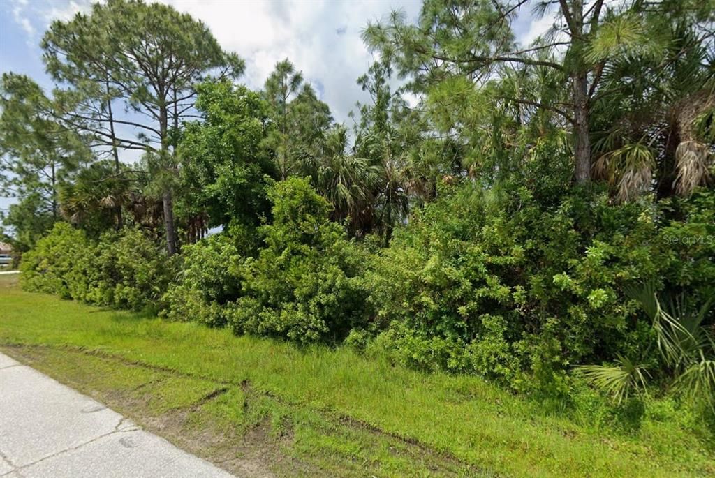 На продажу: $22,000 (0.23 acres)
