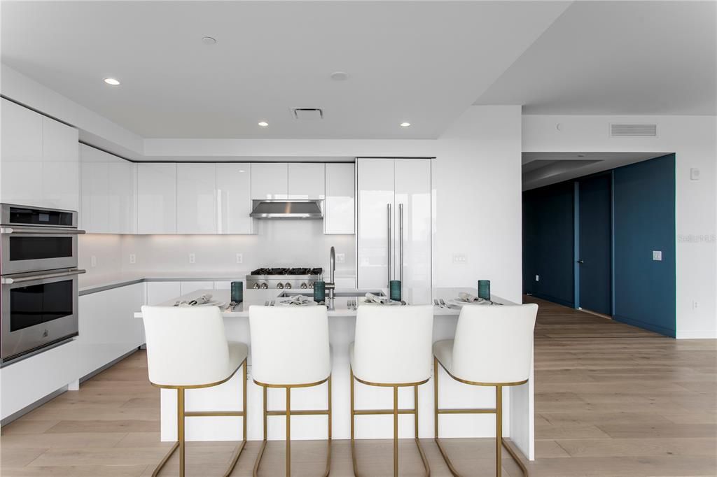 En Venta: $2,450,000 (3 camas, 3 baños, 2658 Pies cuadrados)