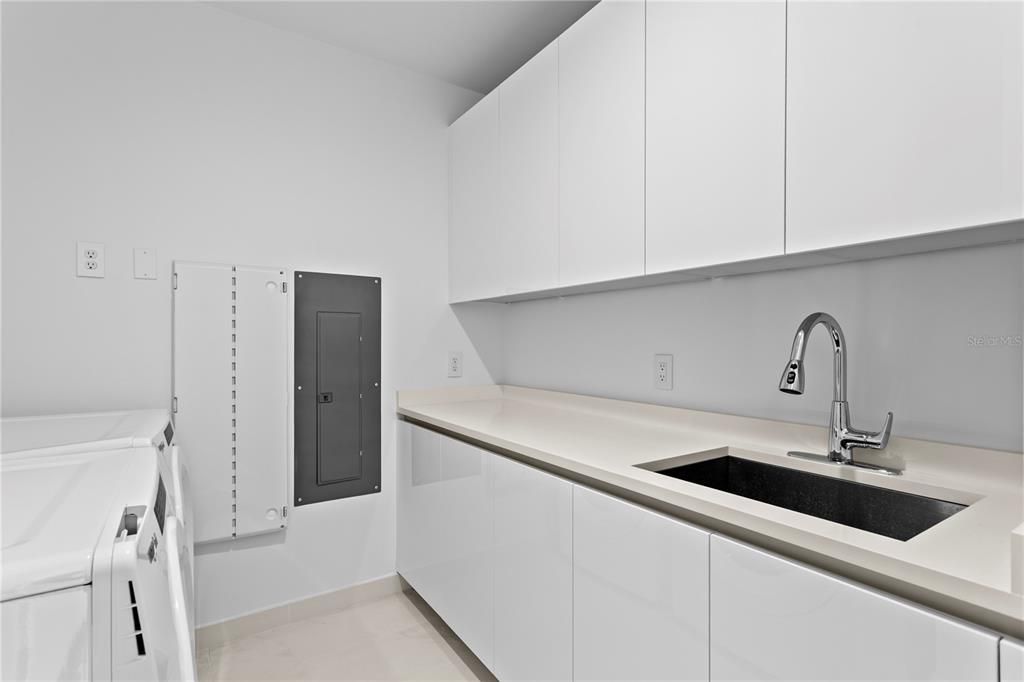 En Venta: $2,450,000 (3 camas, 3 baños, 2658 Pies cuadrados)