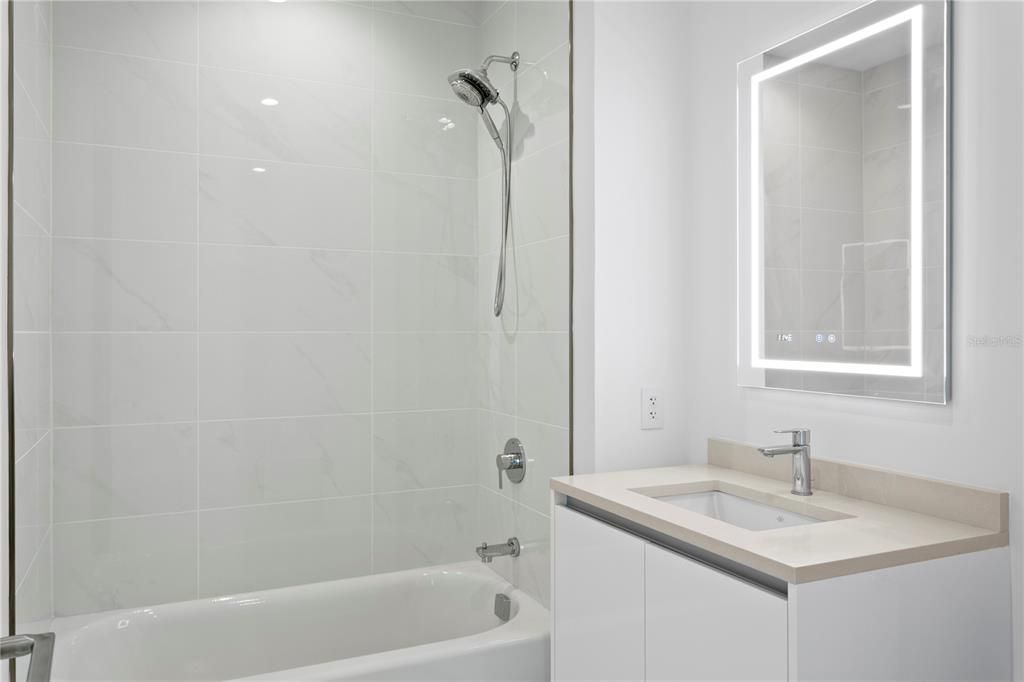 En Venta: $2,450,000 (3 camas, 3 baños, 2658 Pies cuadrados)