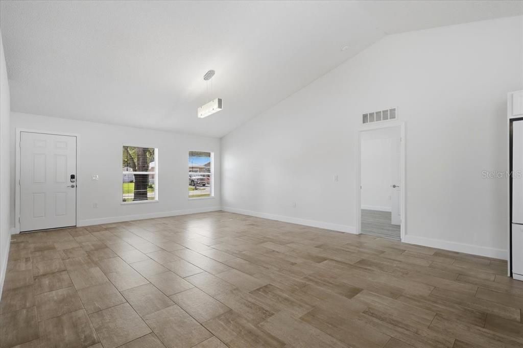 En Venta: $469,000 (4 camas, 2 baños, 2096 Pies cuadrados)
