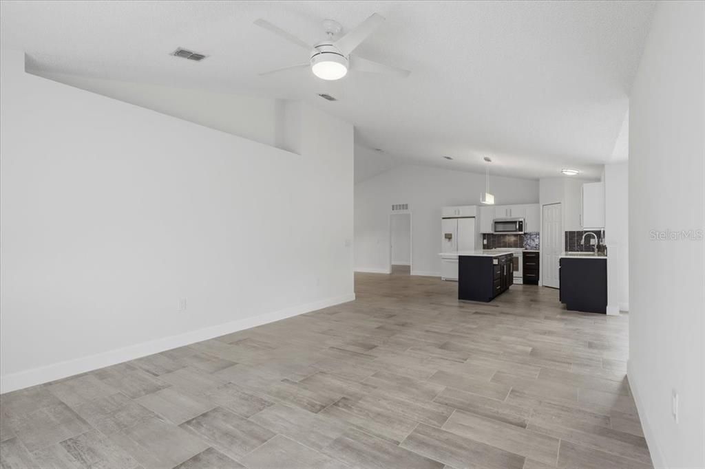 En Venta: $469,000 (4 camas, 2 baños, 2096 Pies cuadrados)
