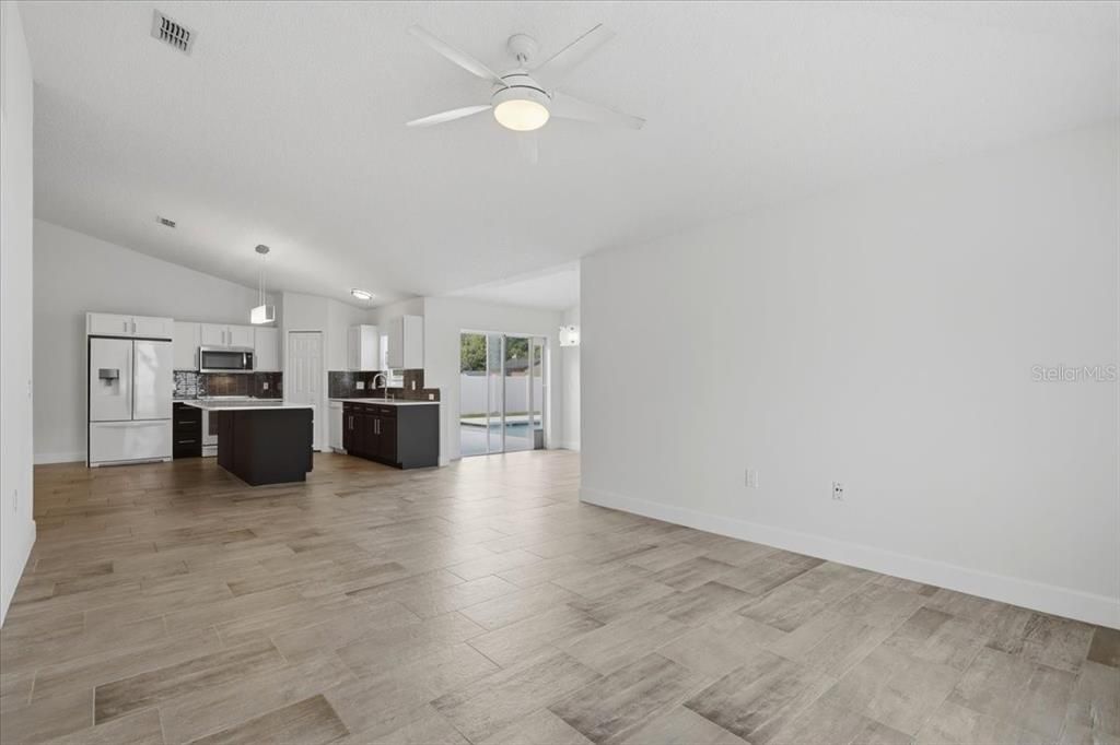 En Venta: $469,000 (4 camas, 2 baños, 2096 Pies cuadrados)
