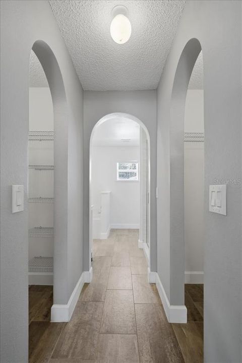 En Venta: $469,000 (4 camas, 2 baños, 2096 Pies cuadrados)
