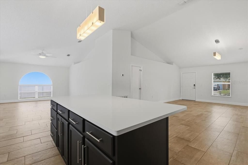 En Venta: $469,000 (4 camas, 2 baños, 2096 Pies cuadrados)