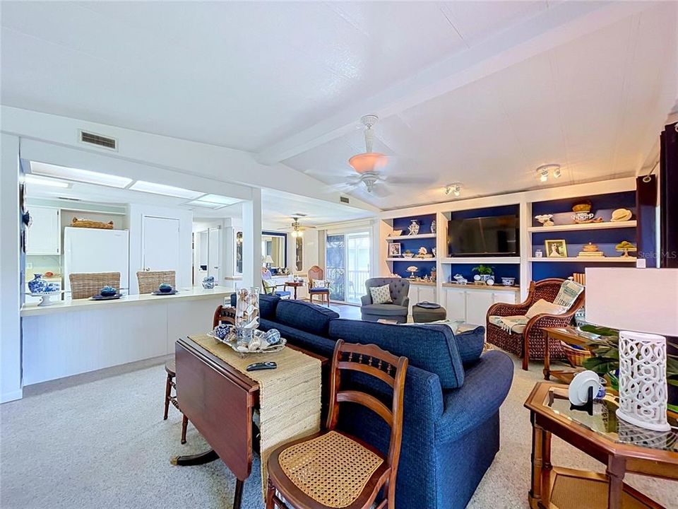 For Sale: $197,000 (2 beds, 2 baths, 1352 Square Feet)