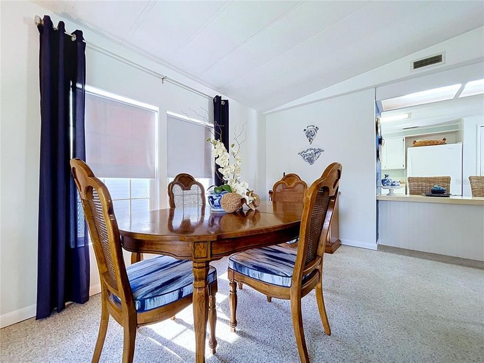 For Sale: $197,000 (2 beds, 2 baths, 1352 Square Feet)