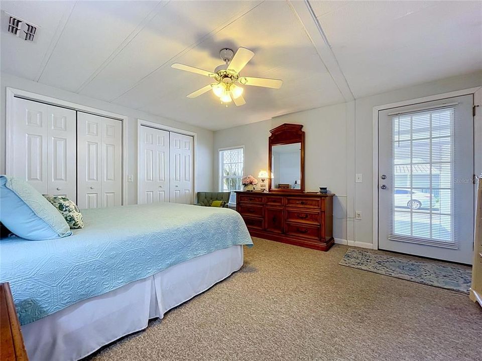 For Sale: $197,000 (2 beds, 2 baths, 1352 Square Feet)