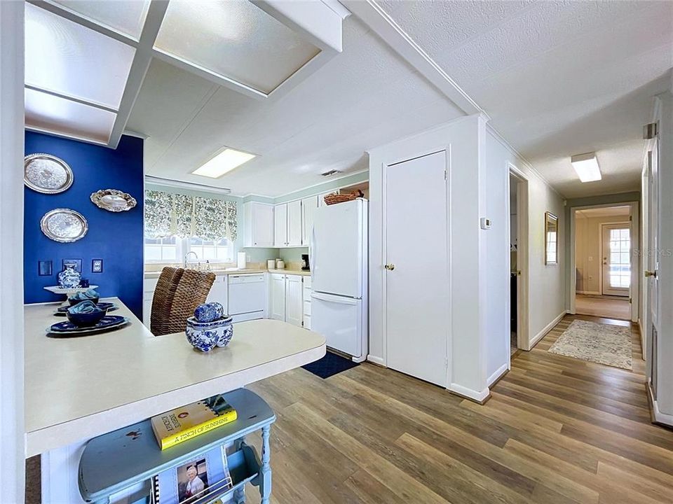 For Sale: $197,000 (2 beds, 2 baths, 1352 Square Feet)
