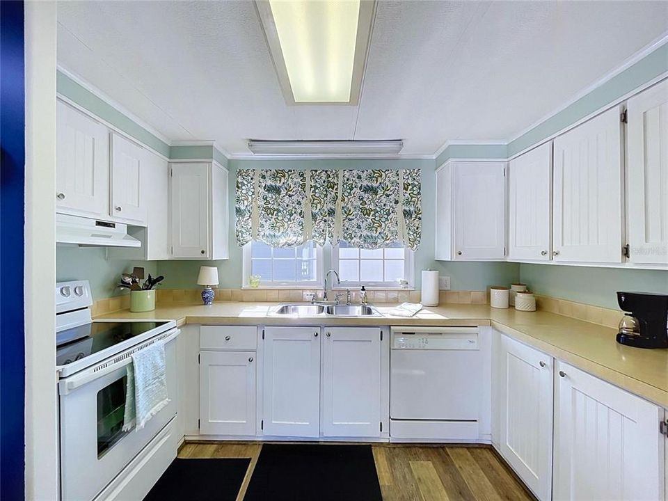 For Sale: $197,000 (2 beds, 2 baths, 1352 Square Feet)