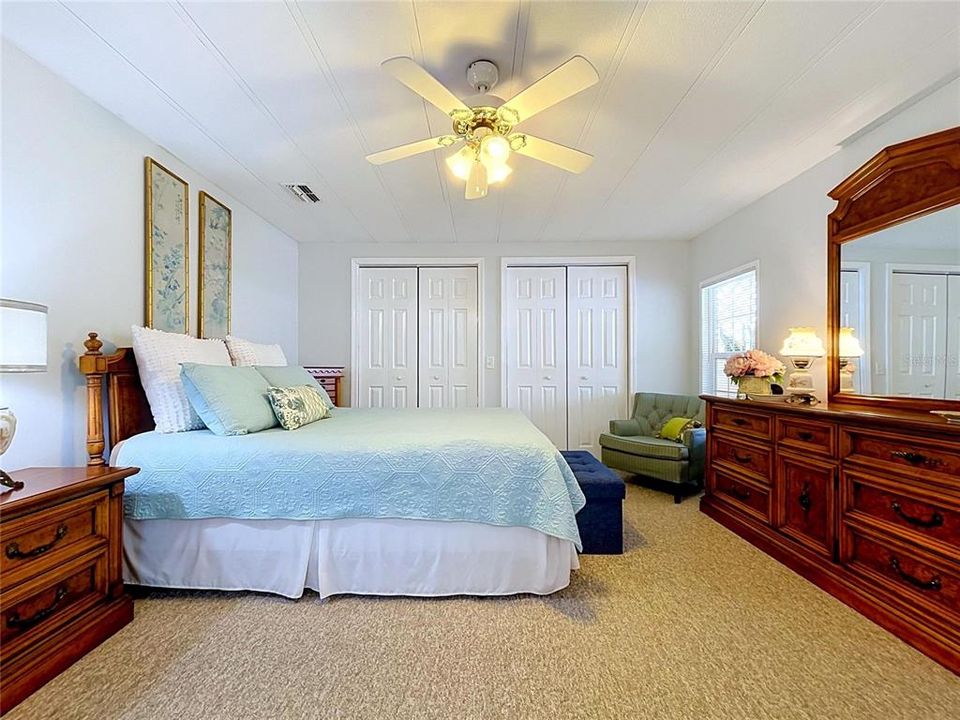 For Sale: $197,000 (2 beds, 2 baths, 1352 Square Feet)