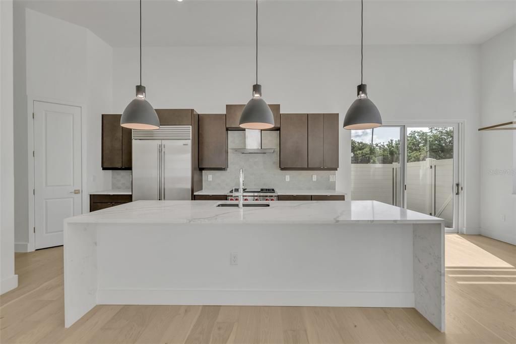 Active With Contract: $6,500 (3 beds, 2 baths, 2372 Square Feet)