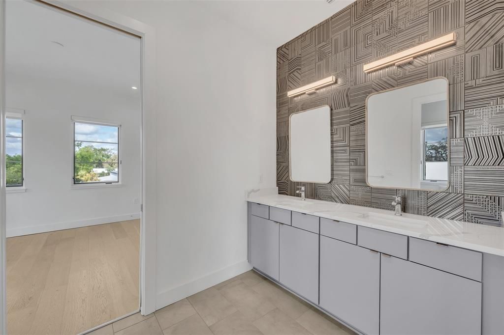 Active With Contract: $6,500 (3 beds, 2 baths, 2372 Square Feet)