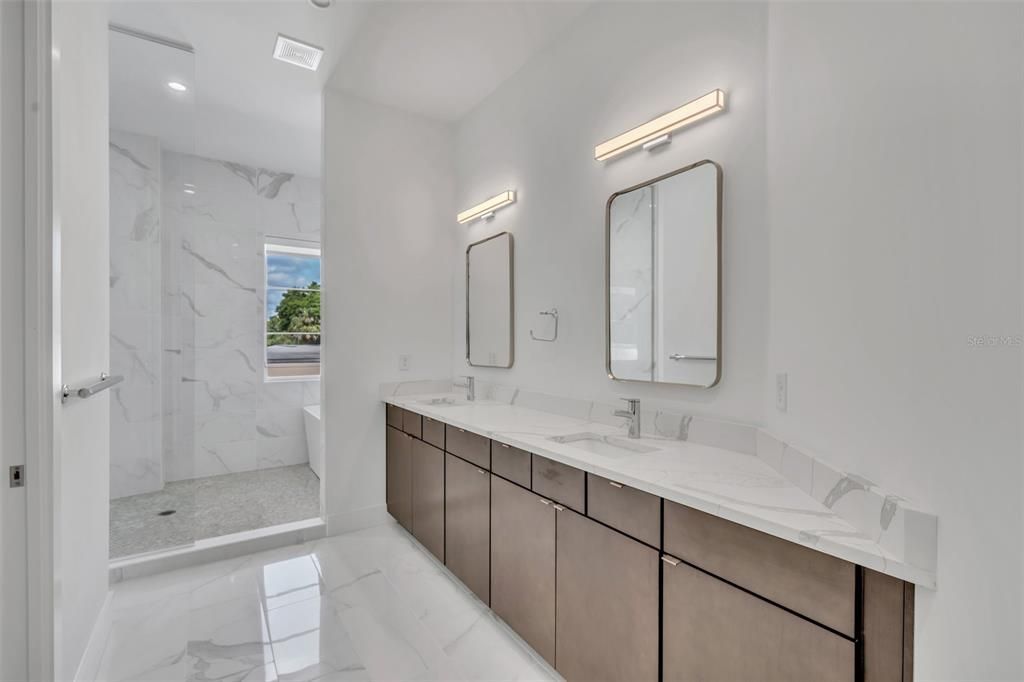 Active With Contract: $6,500 (3 beds, 2 baths, 2372 Square Feet)