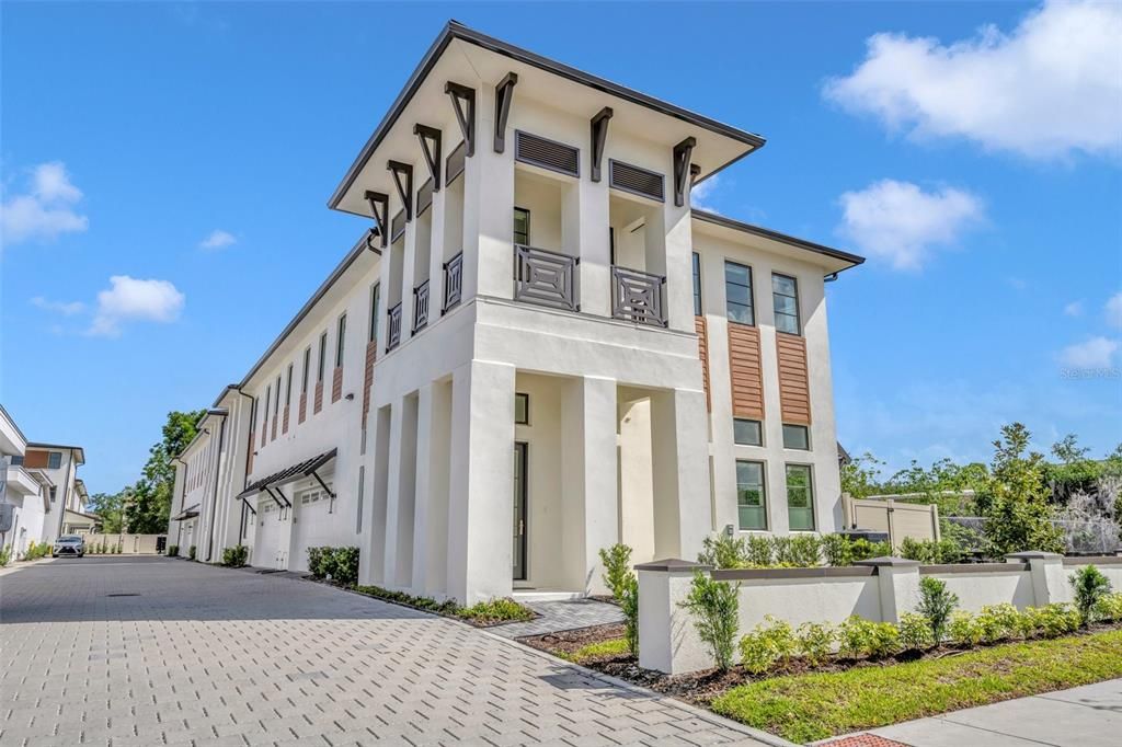 Active With Contract: $6,500 (3 beds, 2 baths, 2372 Square Feet)