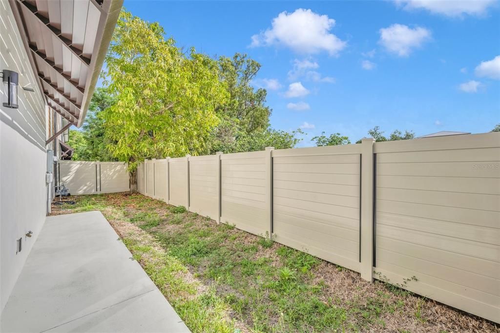 Active With Contract: $6,500 (3 beds, 2 baths, 2372 Square Feet)
