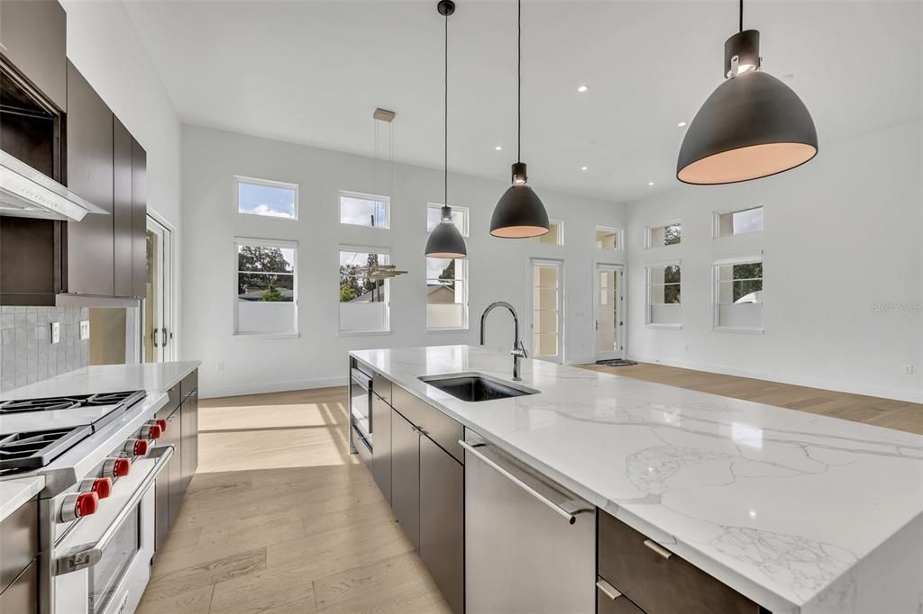 Active With Contract: $6,500 (3 beds, 2 baths, 2372 Square Feet)