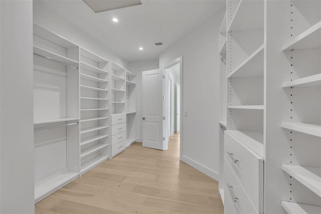 Active With Contract: $6,500 (3 beds, 2 baths, 2372 Square Feet)