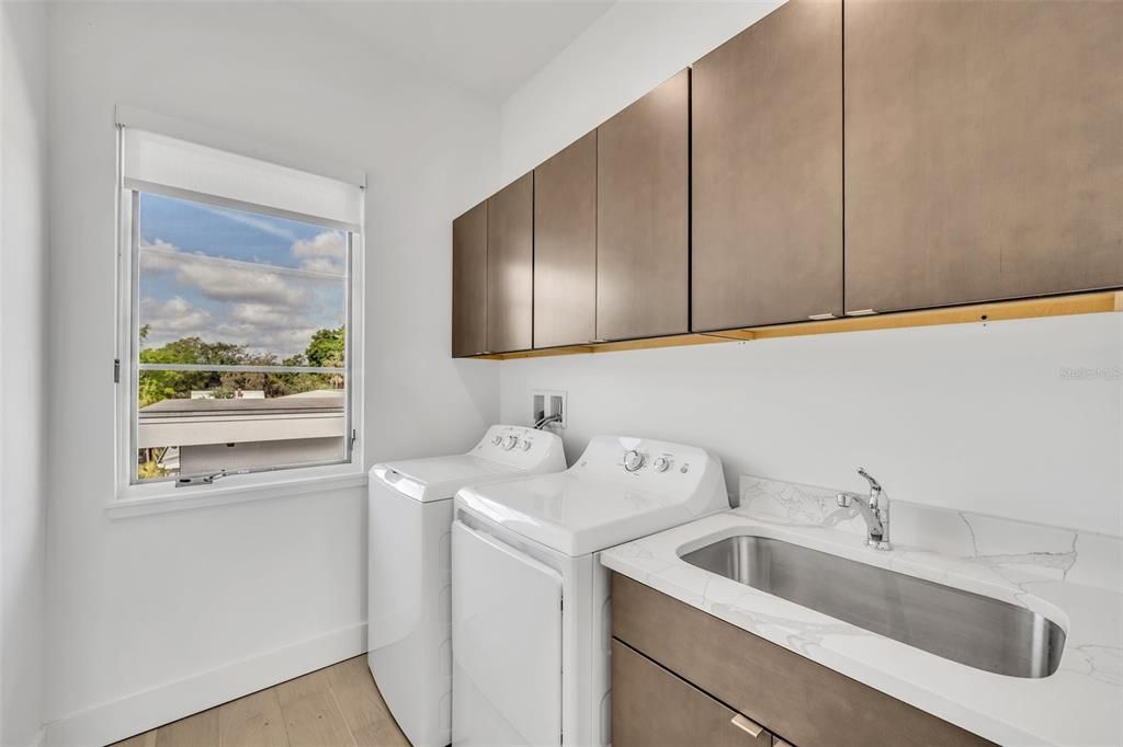 Active With Contract: $6,500 (3 beds, 2 baths, 2372 Square Feet)