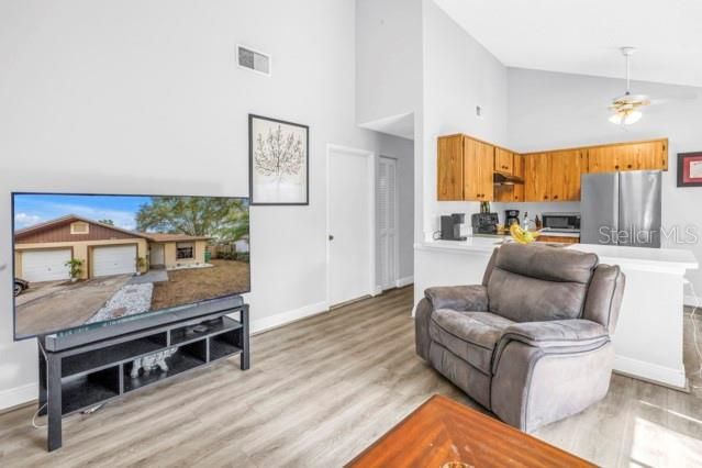 For Sale: $259,000 (2 beds, 1 baths, 797 Square Feet)