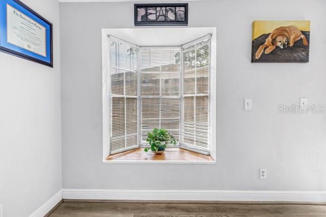 For Sale: $259,000 (2 beds, 1 baths, 797 Square Feet)