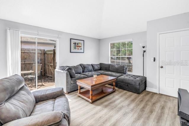 For Sale: $259,000 (2 beds, 1 baths, 797 Square Feet)