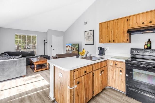 For Sale: $259,000 (2 beds, 1 baths, 797 Square Feet)