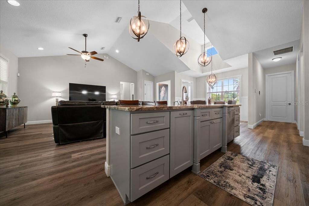 For Sale: $359,000 (3 beds, 2 baths, 1923 Square Feet)