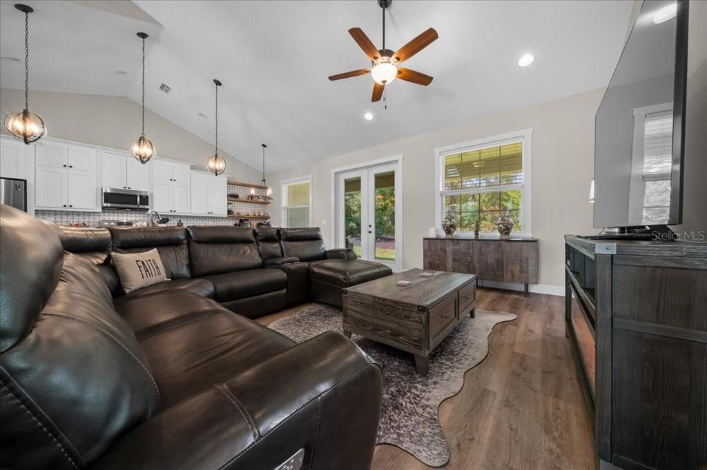 For Sale: $359,000 (3 beds, 2 baths, 1923 Square Feet)