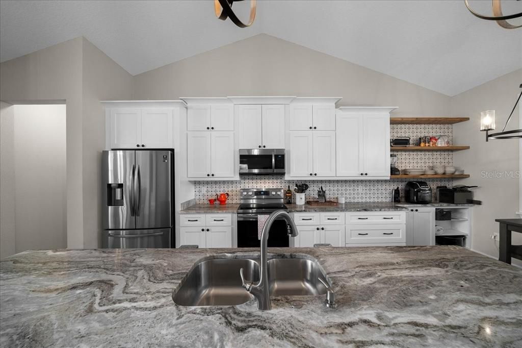 For Sale: $359,000 (3 beds, 2 baths, 1923 Square Feet)