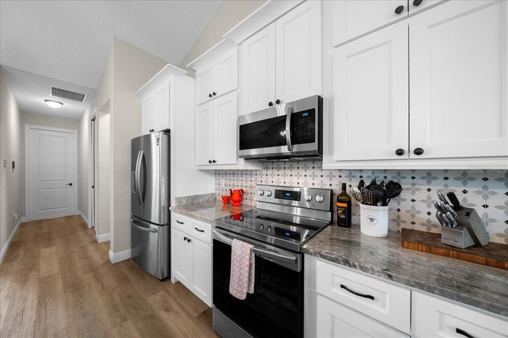 For Sale: $359,000 (3 beds, 2 baths, 1923 Square Feet)